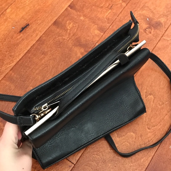 black crossbody bag - Picture 3 of 7